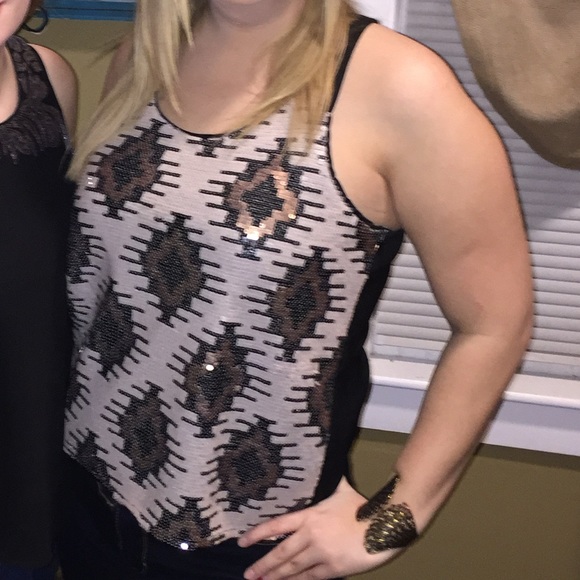 Size Large boutique sequence top with button in back for tapered look - Picture 2 of 2